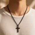Collier croix bicolore en acier inoxydable – vue principale