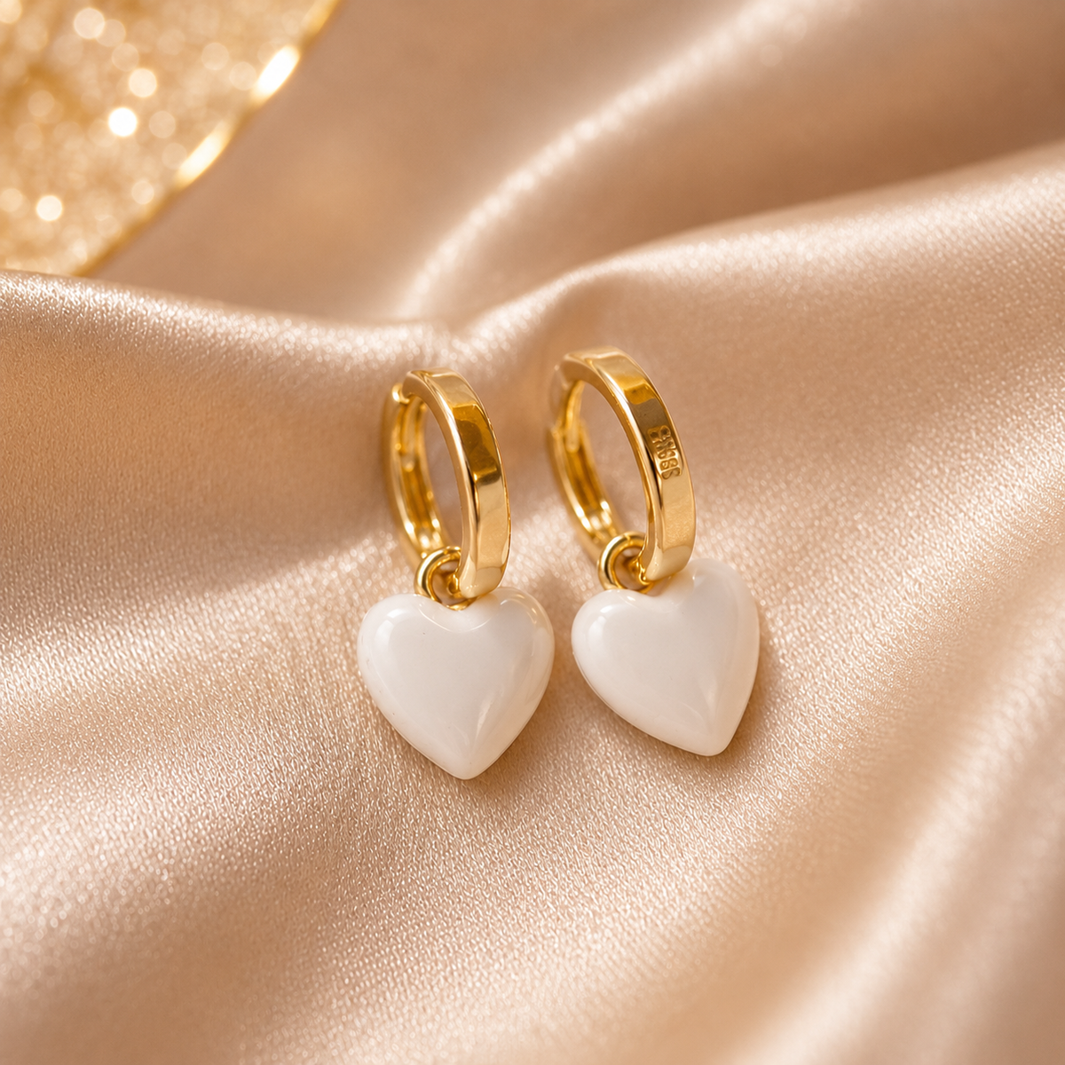 Boucles d’oreilles créoles cœur rouge – détail 3