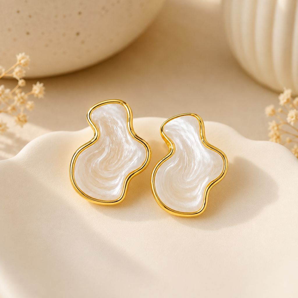 Boucles d’oreilles en émail et dorure – détail 5