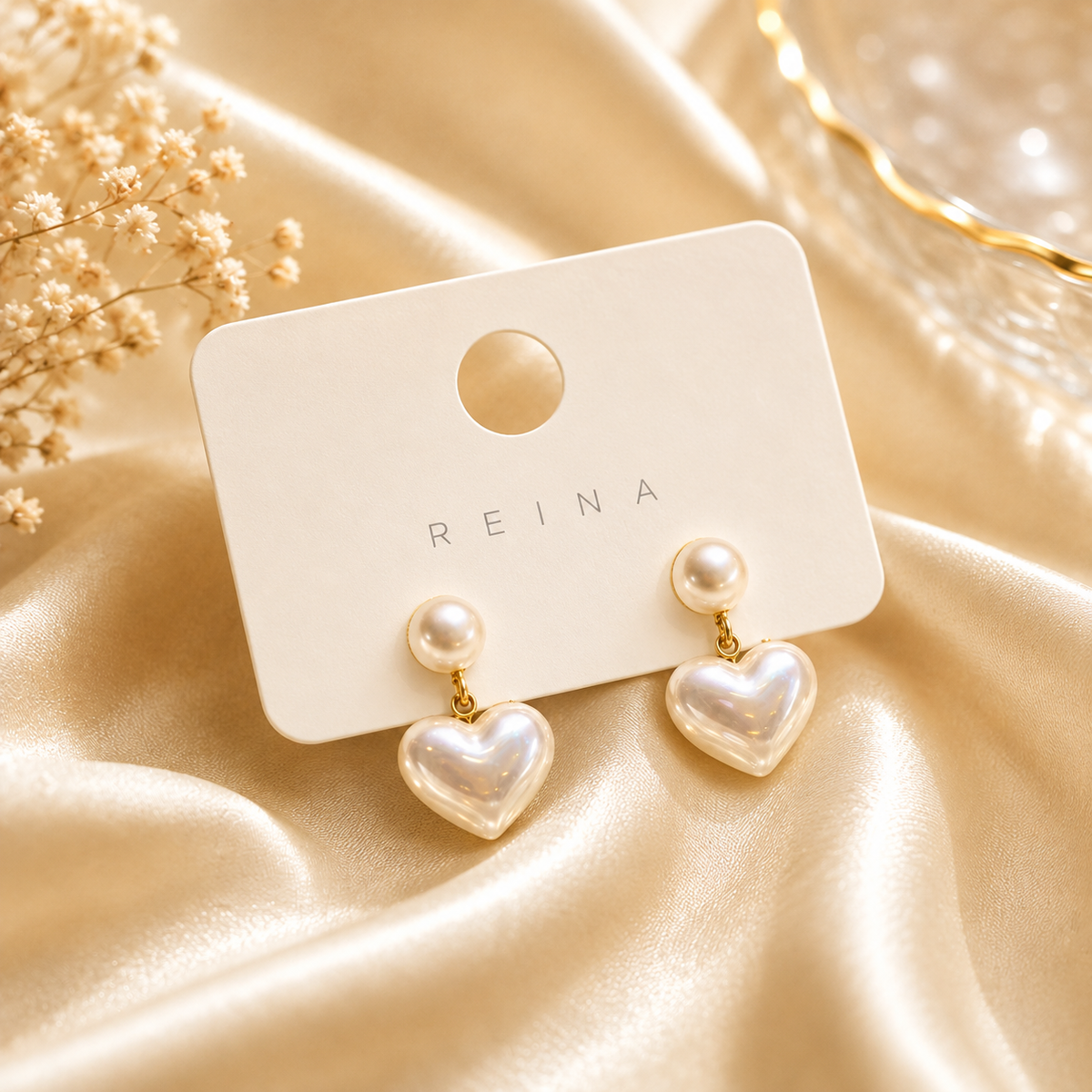 Boucles d’oreilles cœur perle blanche – détail 5