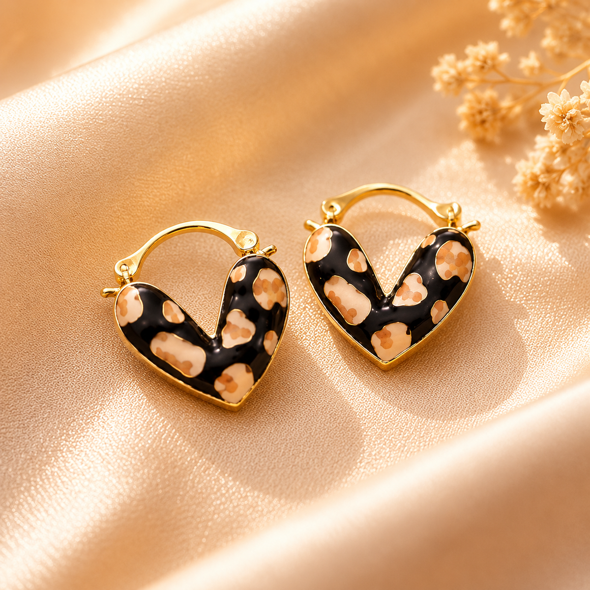 Boucles d’oreilles cœur léopard rouge et blanc – détail 5