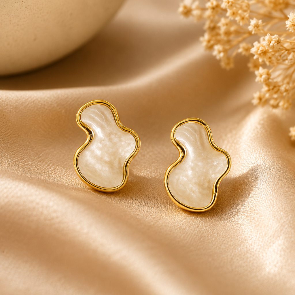 Boucles d’oreilles en émail et dorure – détail 6