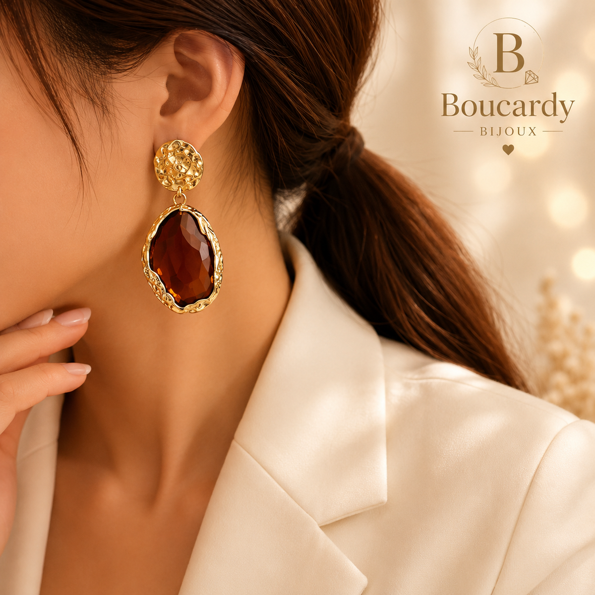 Boucles d’oreilles dorées pendantes pierre – détail 5
