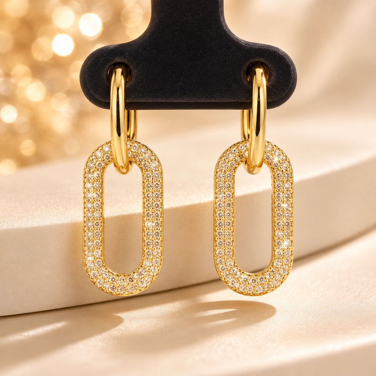 Boucles d’oreilles dorées à maillons avec – détail 9