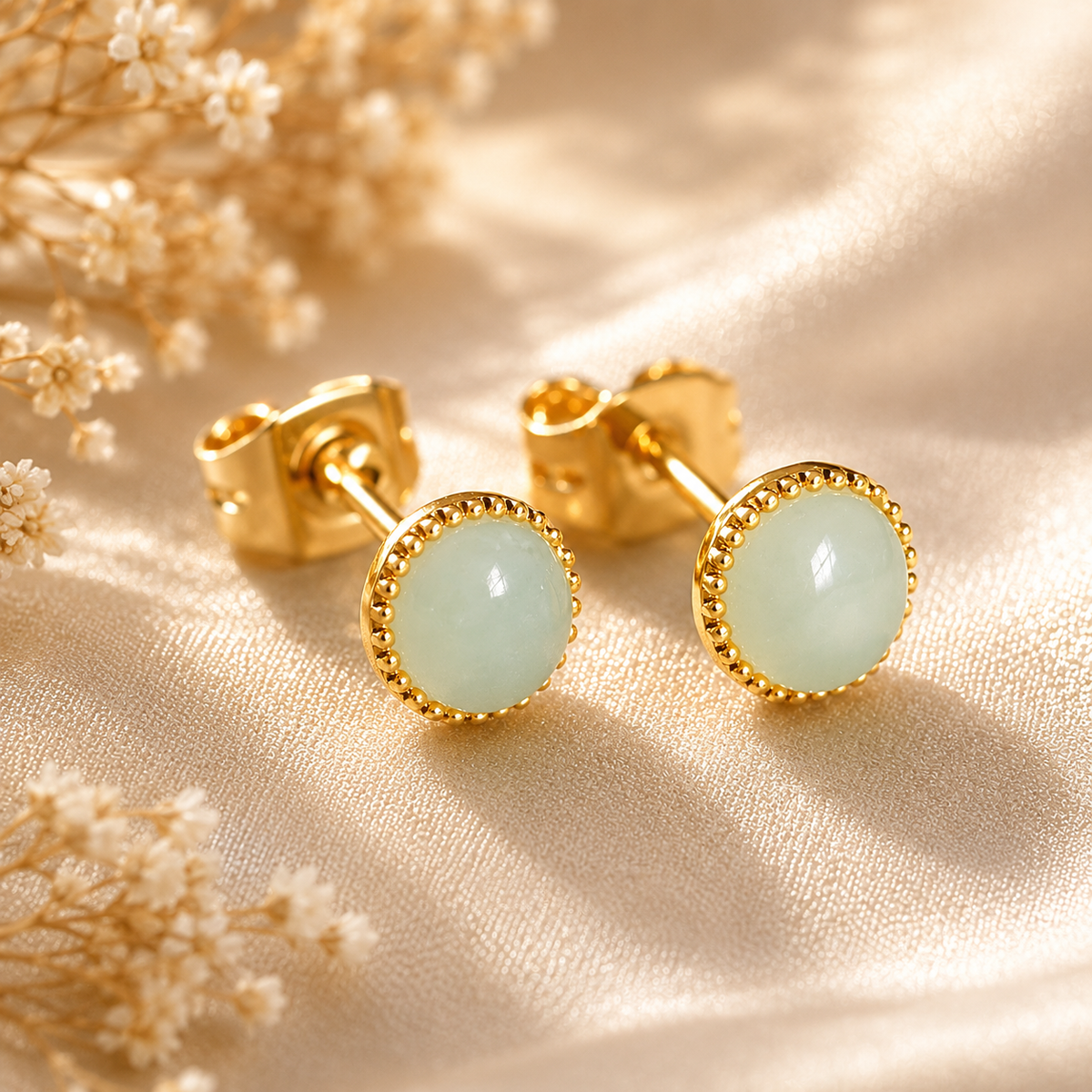 Boucles d’oreilles dorées pierre verte – détail 4