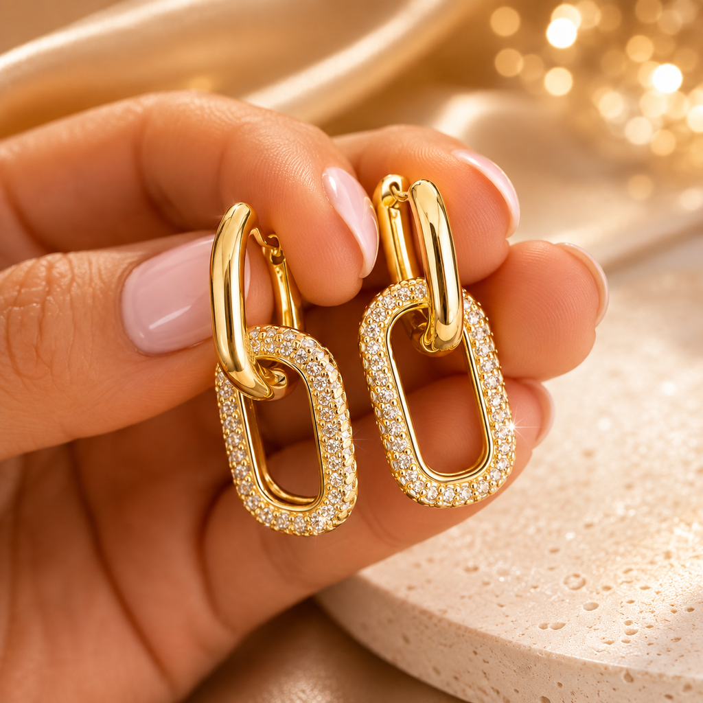 Boucles d’oreilles dorées à maillons avec – détail 3