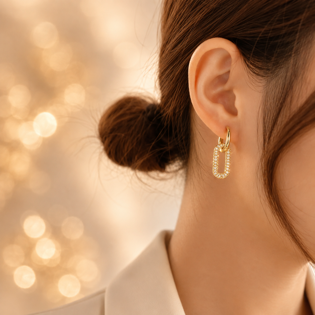 Boucles d’oreilles dorées à maillons avec – détail 7