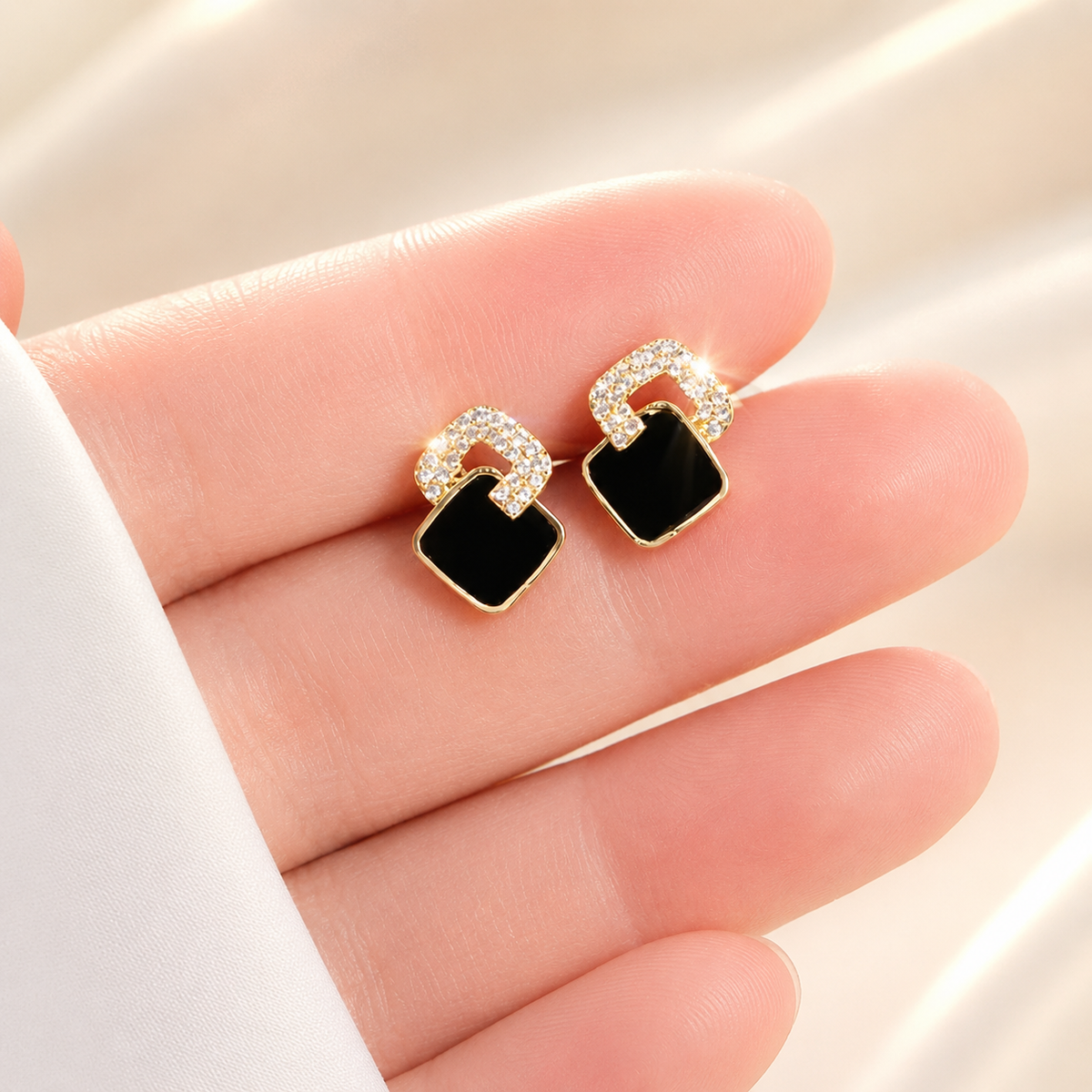 Boucles d’oreilles élégantes noir et or avec – détail 4